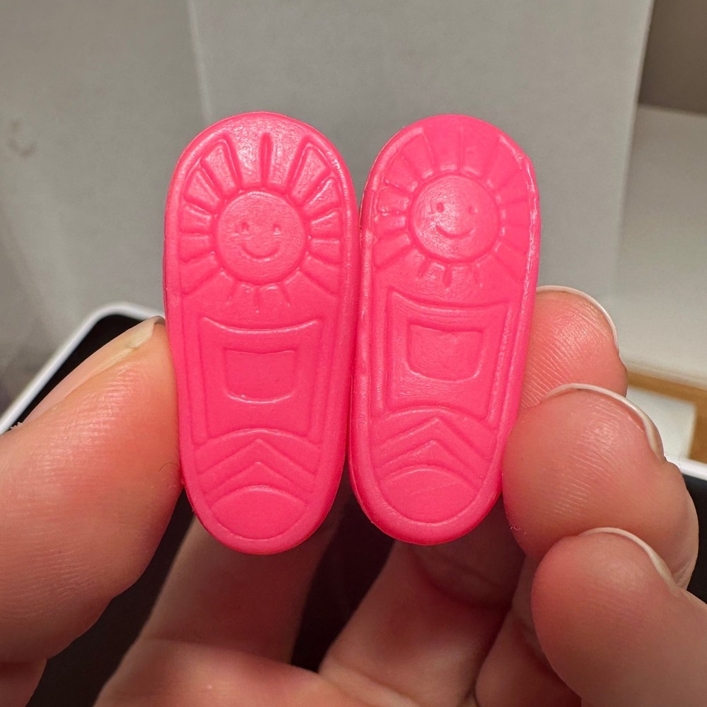 Vintage Mattel Barbie Skipper Bright Pink High-top Sneakers - Sun Emblem Bottoms - Picture 6 of 6